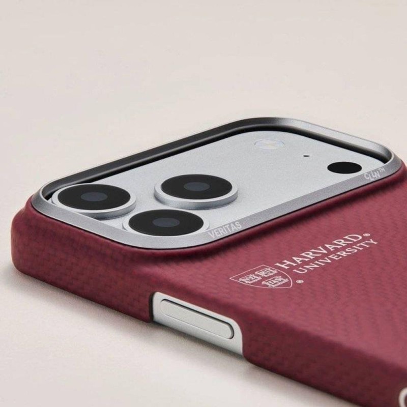 Карбонов Калъф с MagSafe Pitaka Edge Harvard Case за iPhone 17 Pro – Crimson -