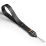 Spigen Universal регулируема каишка за носене на китка (lanyard) с адаптер, черна