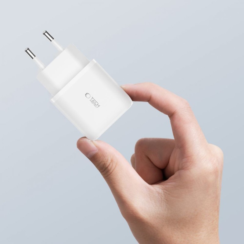 Tech-Protect C20W 2-портово мрежово зарядно PD 20W / QC3.0 + USB Type-C кабел 100 см, бяло - Tech-Protect C20W 2-портово мрежово зарядно PD 20W / QC3.0 + USB Type-C кабел 100 см, бяло - 9490713930373